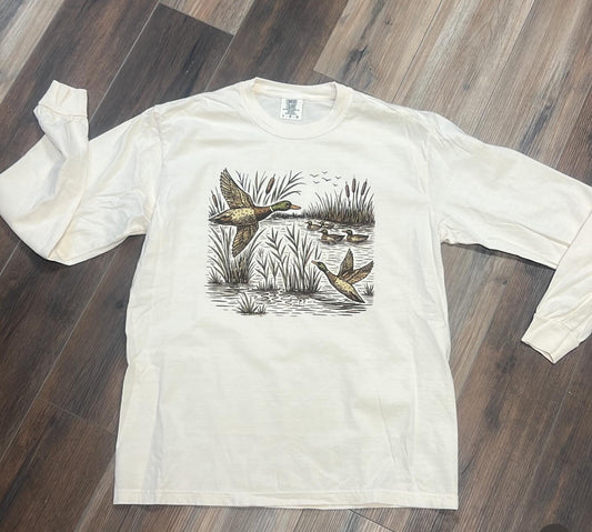 Duck Scene Print on Ivory Comfort Colors LS